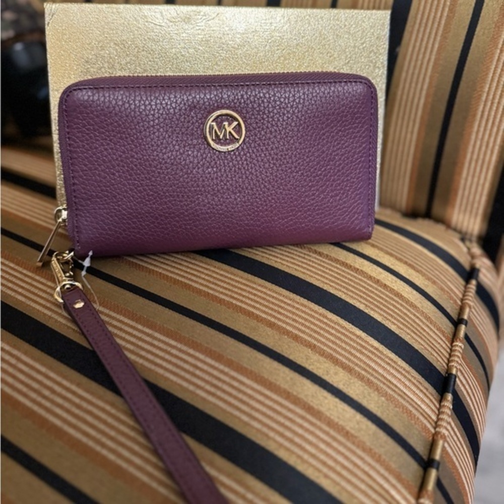Valentines 💝 Michael kors fulton large wallet phone case leather